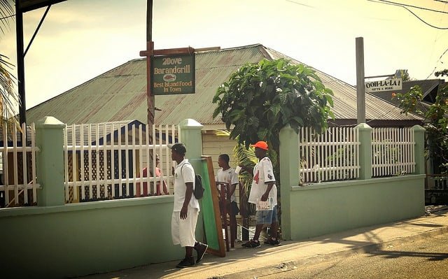 Paquete Roatan Uncovered: Local Life and Island Style Lunch