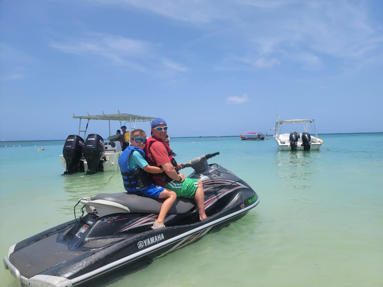 Paquete Jet Ski: Ride the Waves and Relax at West Bay Beach